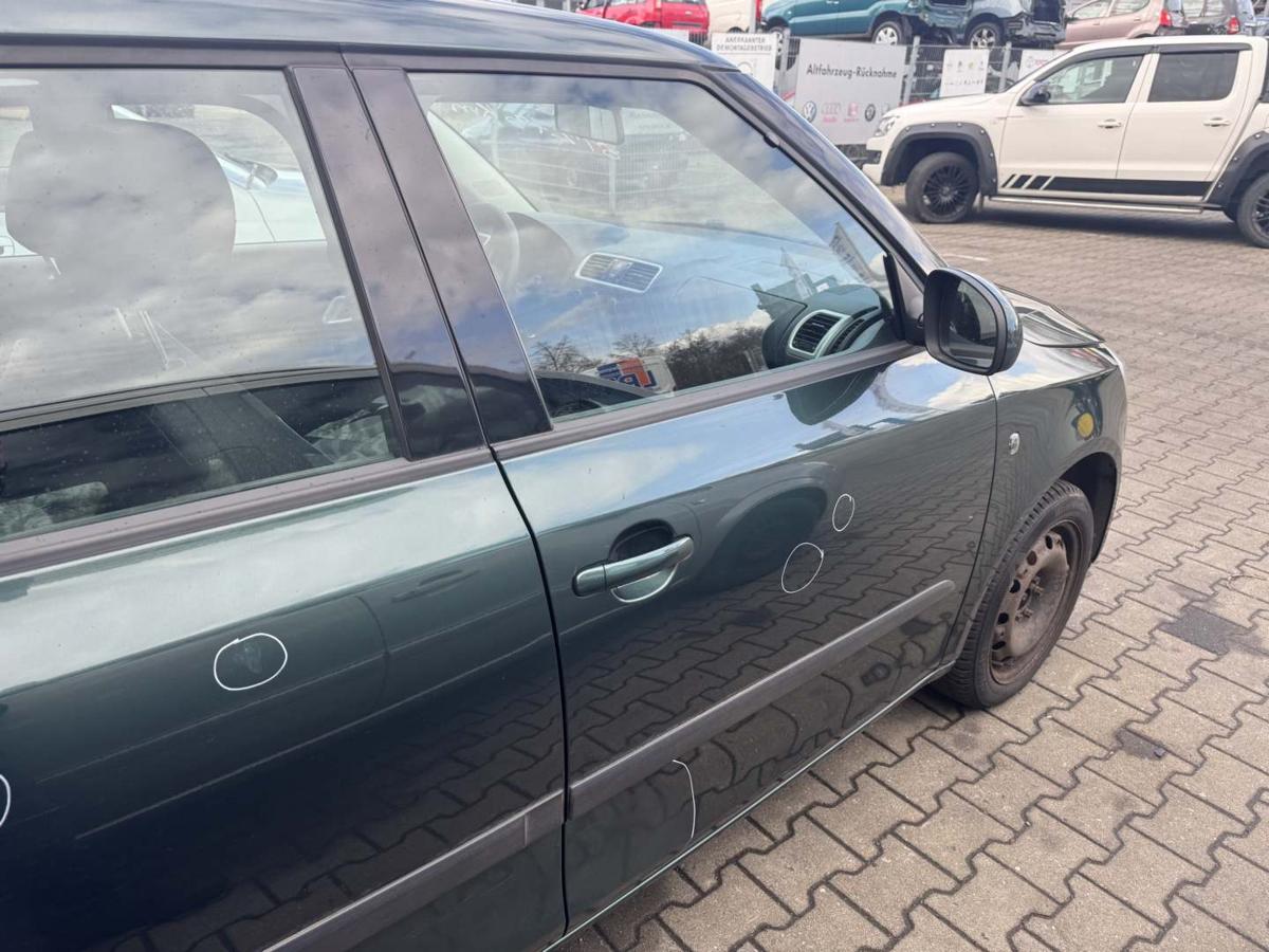 Skoda Fabia 2 original T&uuml;r vorn rechts LF6K Highland Gr&uuml;n Rohbau Bj.2008